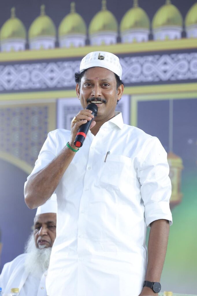 Minister Anbil Mahesh at Iftar celebration was organised in the Thiruverumbur constituency on behalf of the DMK Tiruchirappalli (South) District unit