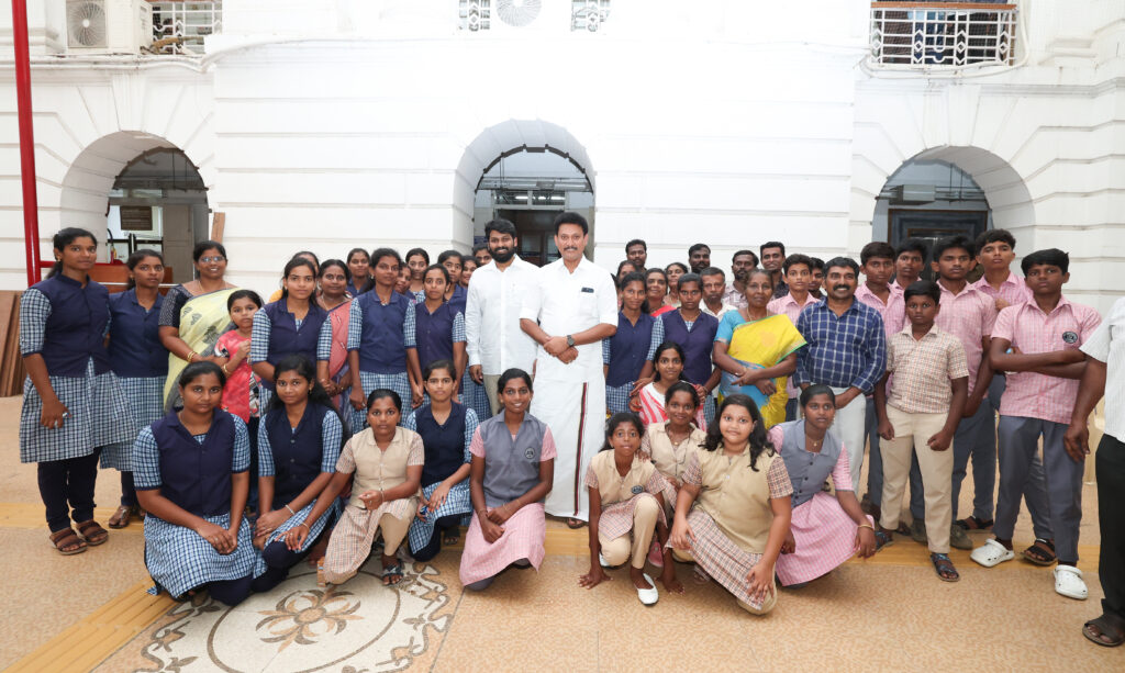 Minister Anbil Mahesh Poyyamozhi with government school kids at George fort secretariate