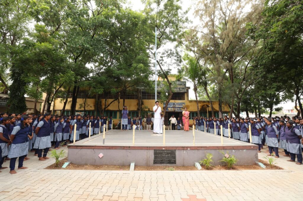 Minister Anbil Mahesh Poyyamozhi addressing government school students