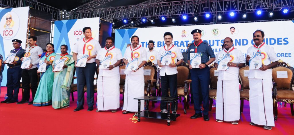 அன்பில் மகேஷ், முதல்வர் ஸ்டாலின், கே.என். நேரு, டி.ஆர்.பி. ராஜா, செந்தில் பாலாஜி ஆகியோர் ஜாம்போரி இறுதி நாளில் மேடையில் கலந்து கொண்டனர்.
