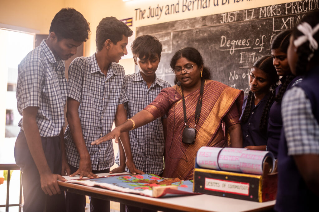 தமிழ்நாடு அரசுப்பள்ளி வகுப்புகளில் மாணவர்கள் கவனம் செலுத்துகிறார்கள்.காலை உணவுத் திட்டத்தால் கவனம் அதிகரிகிறது.