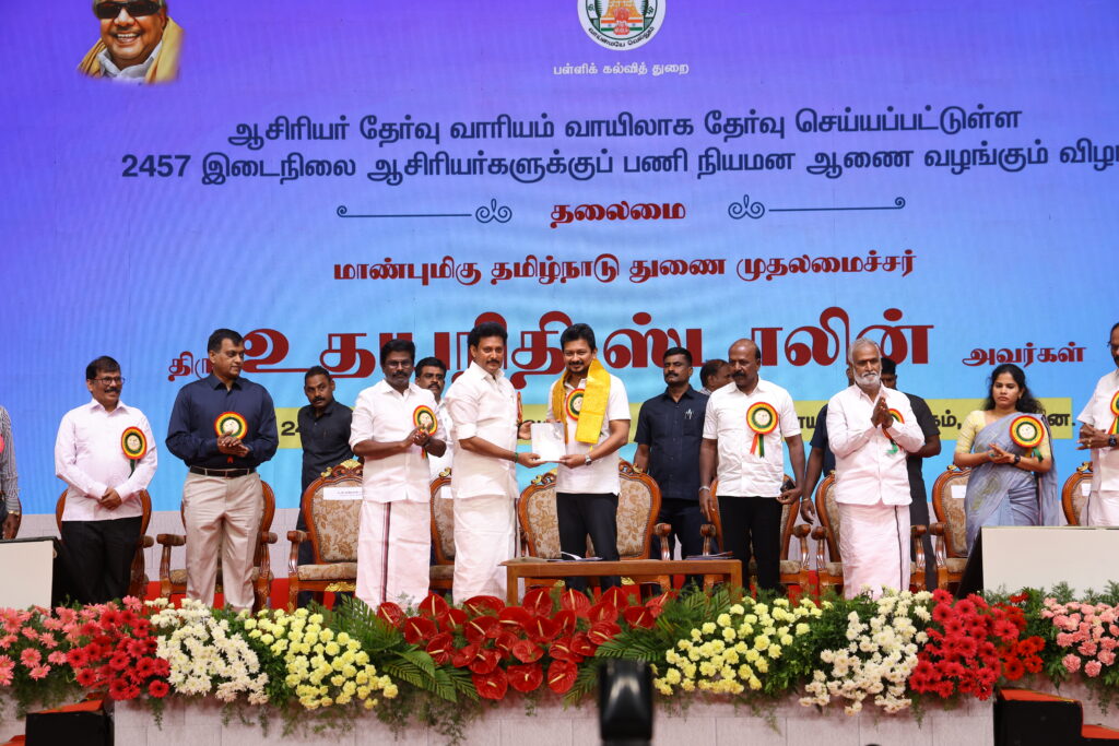 Anbil mahesh poyyamozhi and Udhayanidhi stalin at the function