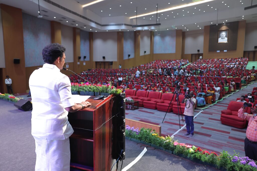 Anbil Mahesh Poyyamozhi addressing teachers during their award function