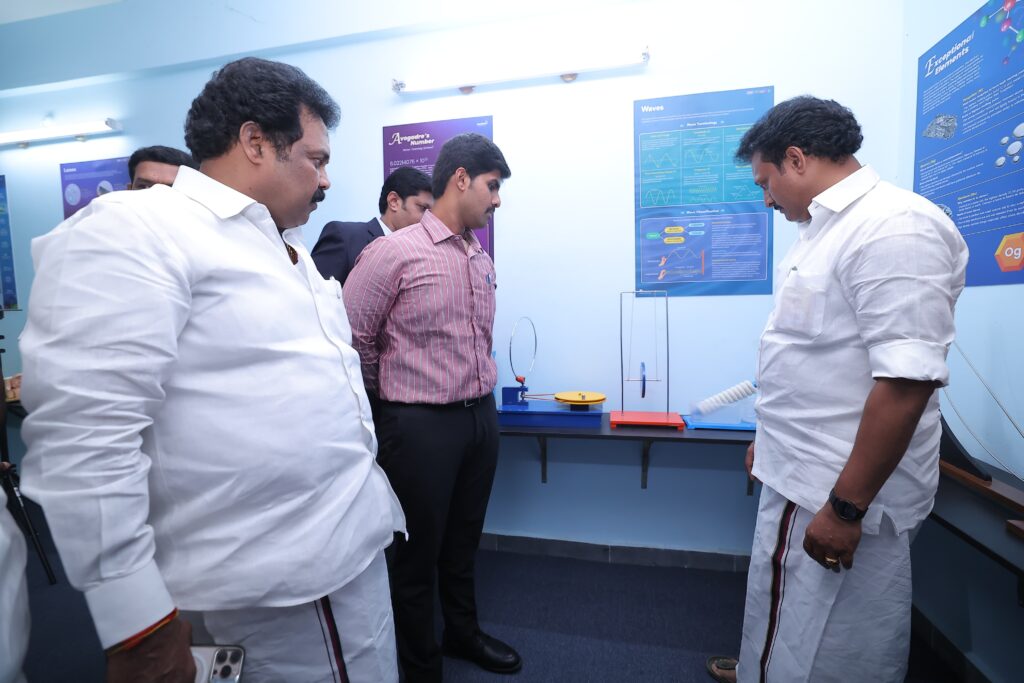 Minister Anbil Mahesh Poyyamozhi visiting the exhibition