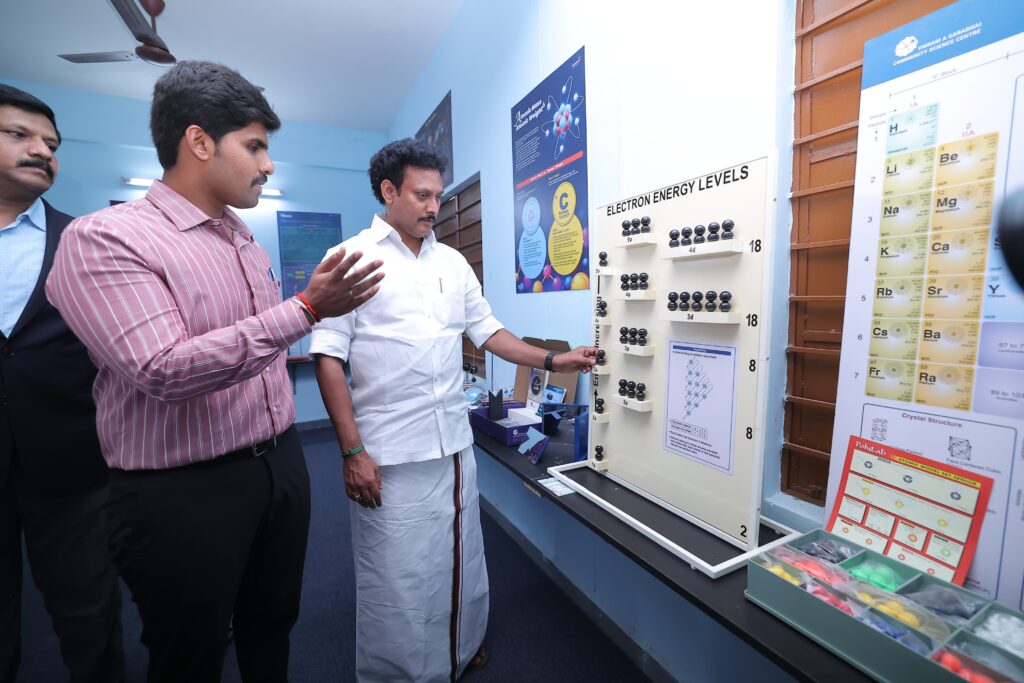 Minister Anbil Mahesh Poyyamozhi visiting the exhibition