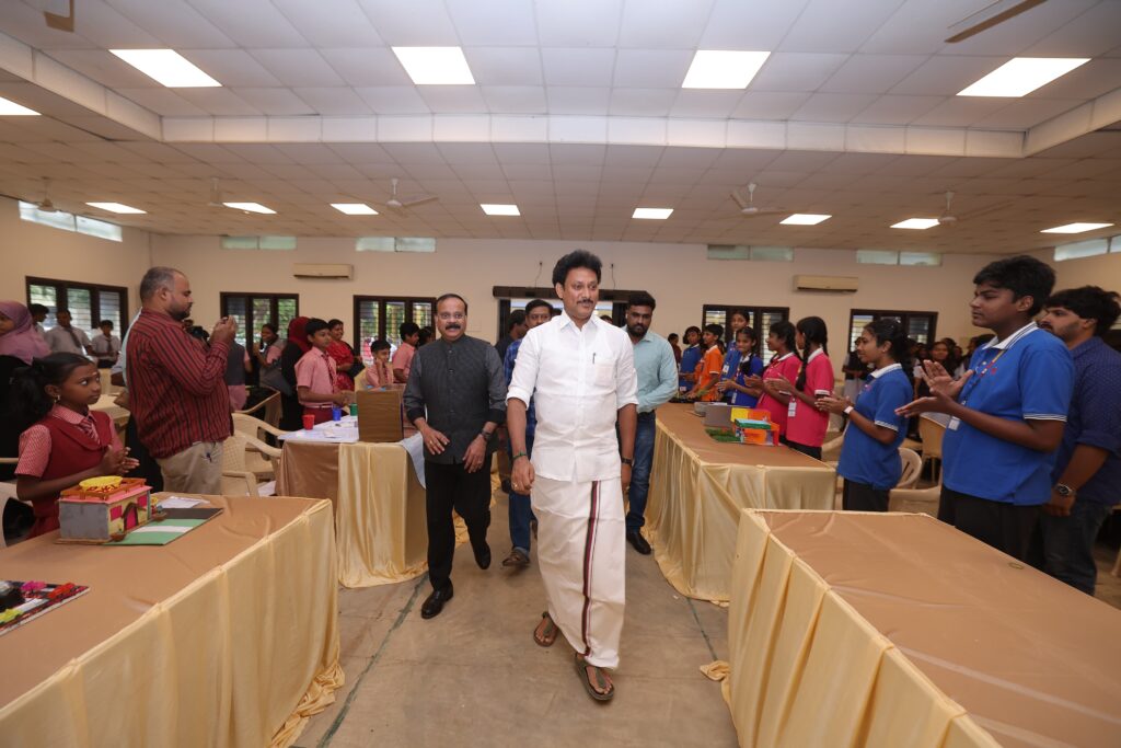 Minister Anbil Mahesh Poyyamozhi visiting the exhibits of school children at Thulir Vingyanam
