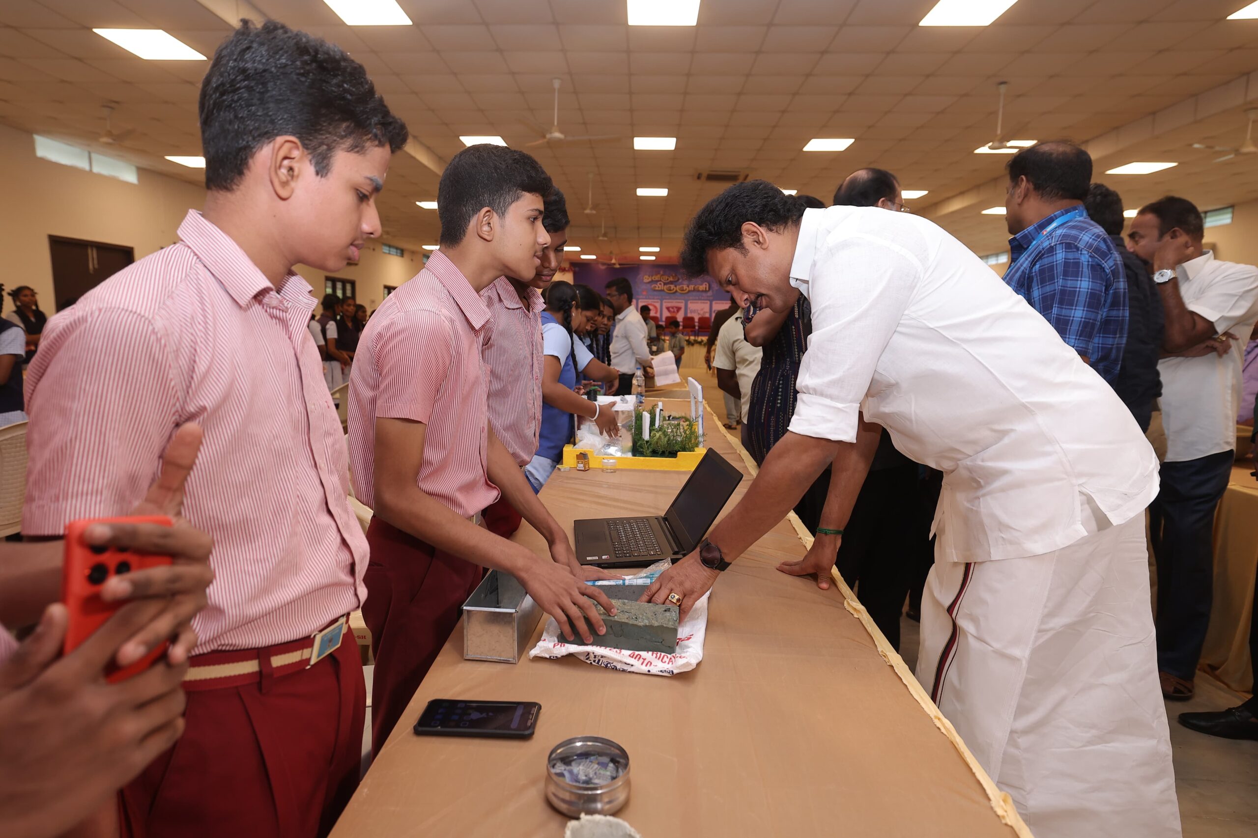 Tamil Nadu Government school students showcasing their innovation to the Minister Anbil Mahesh Poyyamozhi