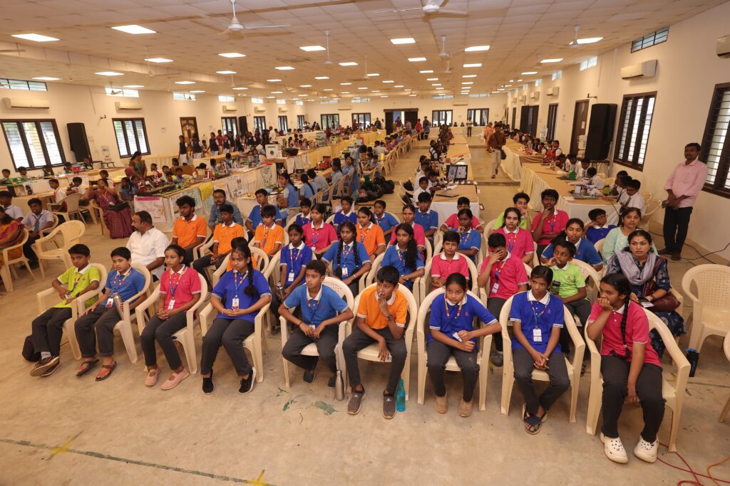 STUDENTS CROWD LISTENING TO MINISTER ANBIL MAHESH POYYAMOZHI SPEECH