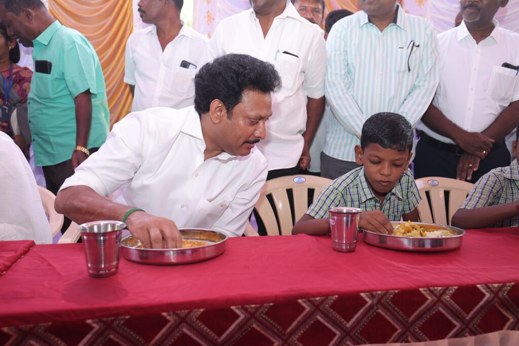 Minister Anbil Mahesh Poyyamozhi inaugurated the expansion of CM Breakfast scheme in Urban aided schools